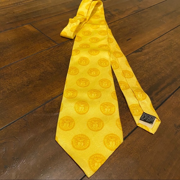 Gianni Versace Vintage Yellow Silk Tie - Picture 6 of 6